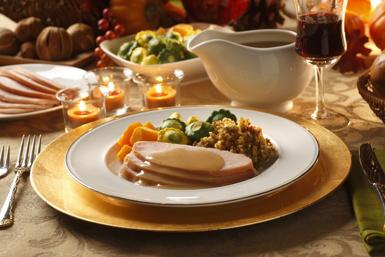 Simple Tricks for the Best Thanksgiving Gravy Ever